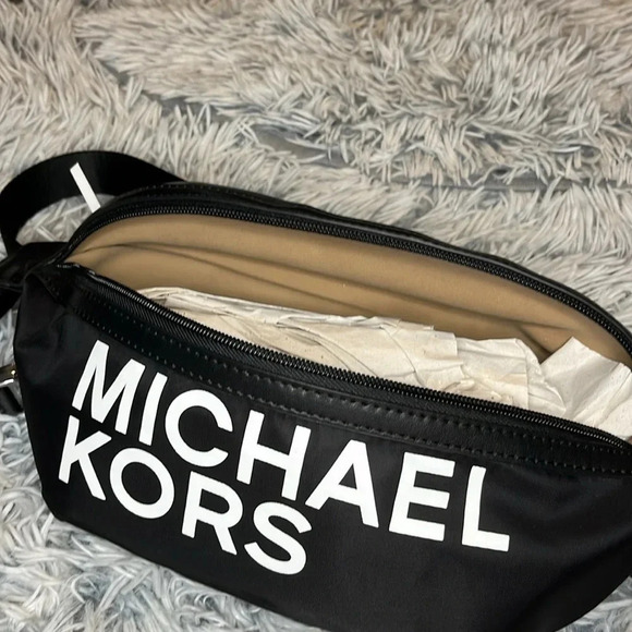 New! Michael Kors crossbody bag - Picture 6 of 10